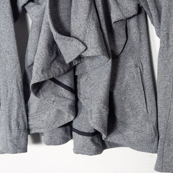 Lululemon Women’s Cardigan Rulu Rally Wrap Athleisure Quiet Luxury Gray Drape M - Picture 5 of 8